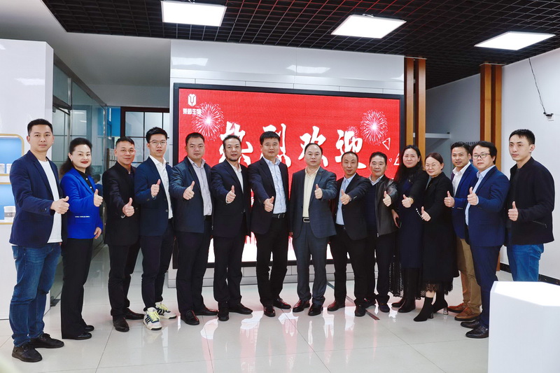 Le président Liu et sa délégation de la chambre de commerce de Raoping ont visité le Rheinland Group